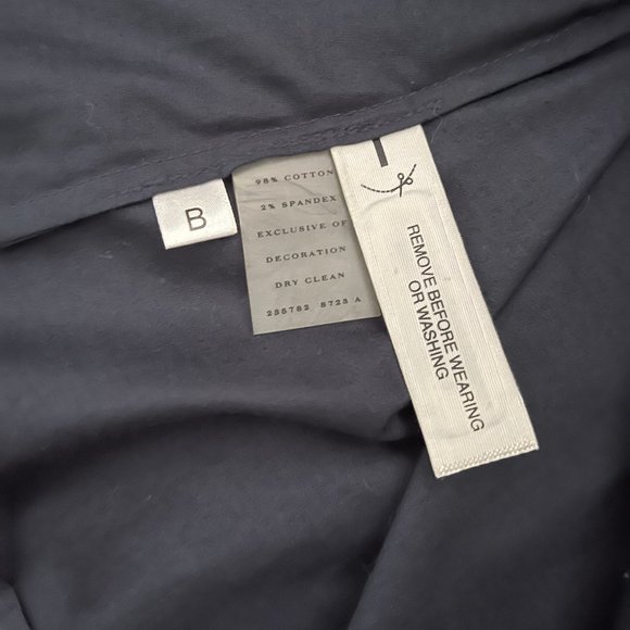 Ann Taylor sleeveless blouse ruffle V neck - Picture 4 of 4